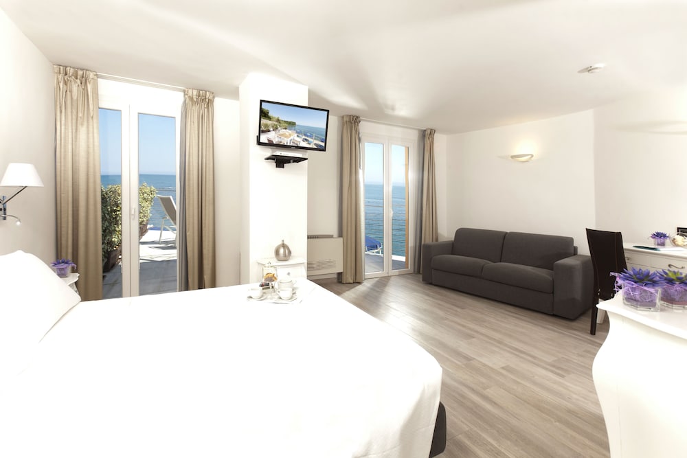 Studio Suite, Balcony, Sea View photo 2