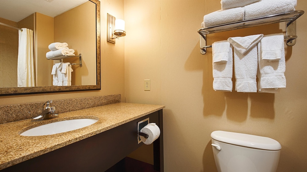 Standard Room, 2 Queen Beds, Non Smoking, Refrigerator & Microwave photo 3