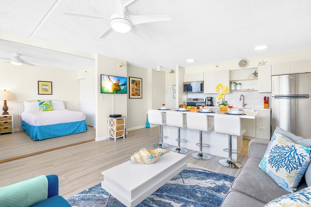 High Floor Mountain View Condo with 2 Beds and Parking: Apartment, 1 Bedroom, Air conditioning, Mountain View (0061) photo