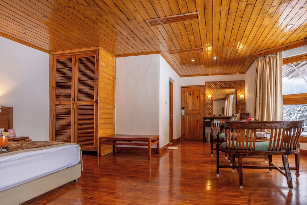 Junior Suite - River View / Mountain View photo 3