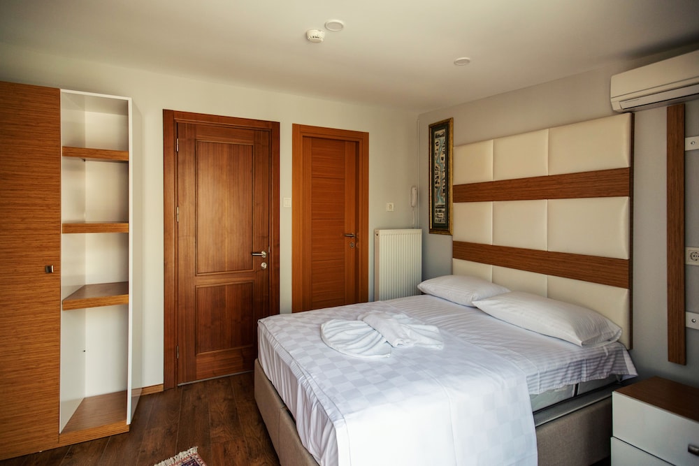 Standard Triple Room, City View photo 2