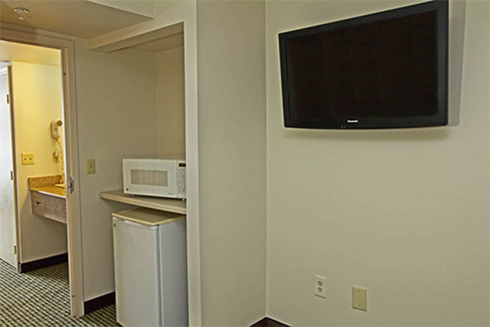 Suite, 1 King Bed with Sofa bed, Non Smoking photo 3