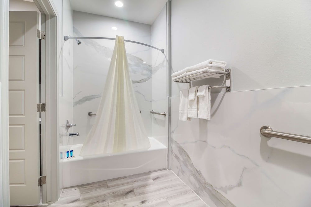 Standard Room, 1 King Bed, Accessible, Non Smoking - Photo 14