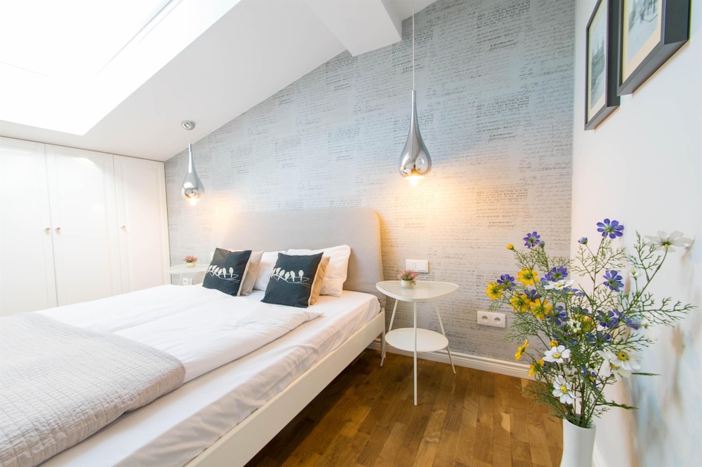 1 Bedroom Apartment by the Main Square | AC