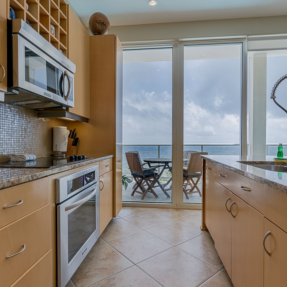 Seas the Day in this Luxury Condo at Diamond Beach Ocean Views Incredible Pools Amenities, Kuva 24