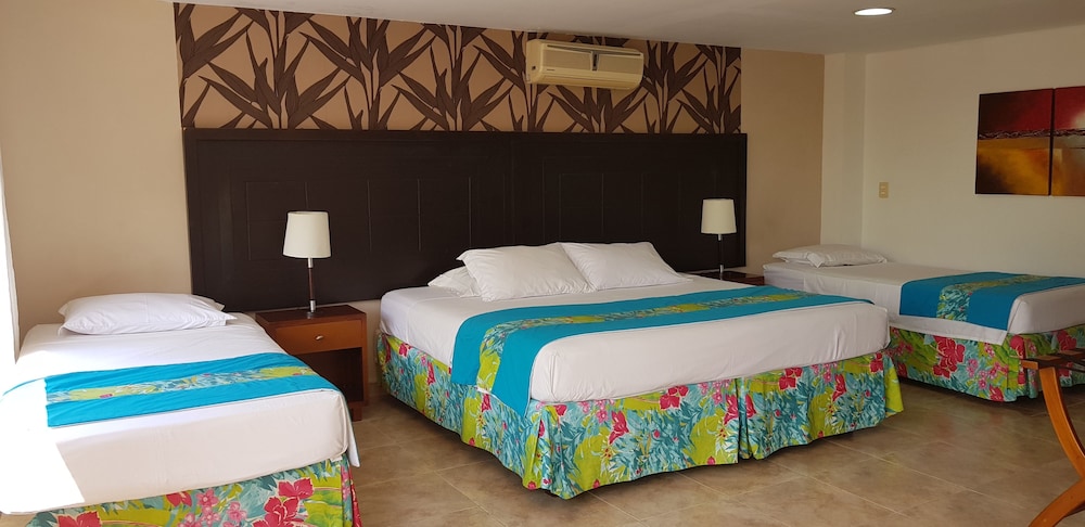 Standard Room, Multiple Beds, Non Smoking photo 1