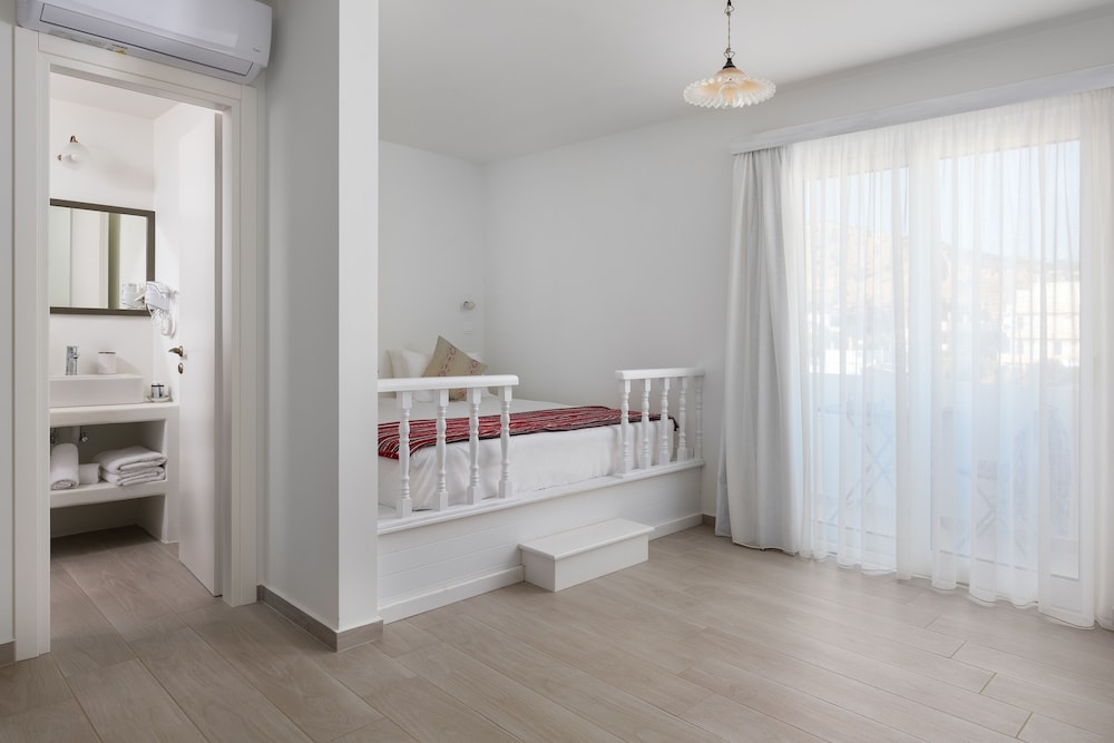 Traditional Room, Partial Sea View photo 1