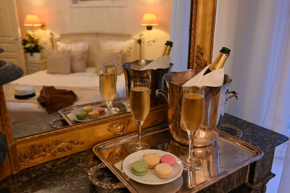 Deluxe Double Room, Private Bathroom - Photo 8