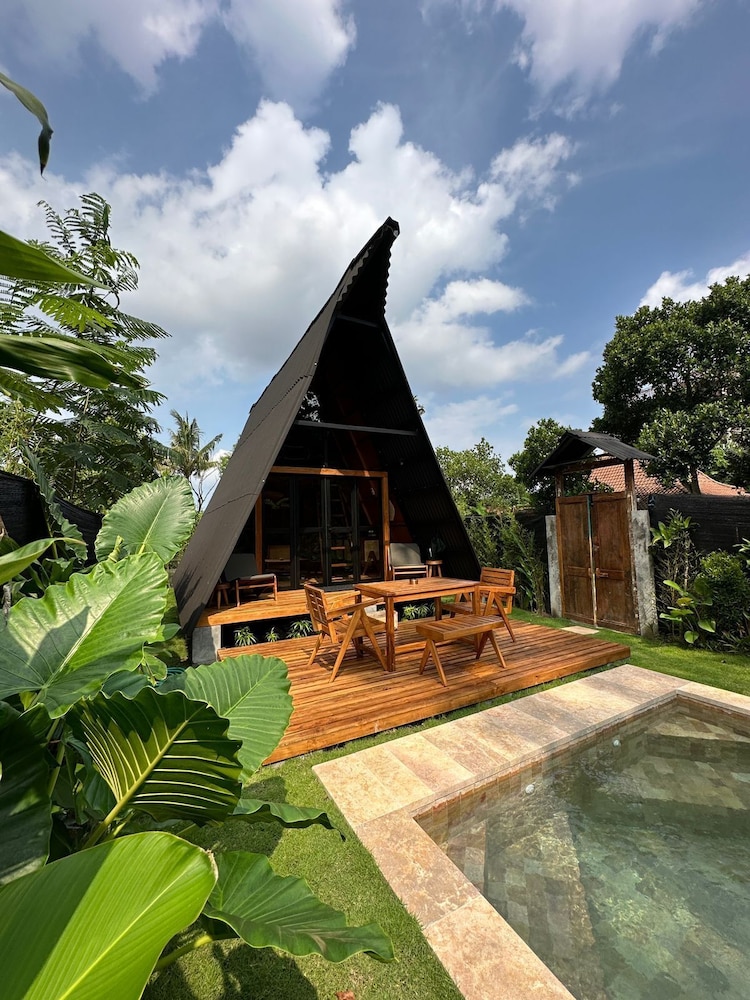 Deluxe Villa, 1 King Bed with Sofa bed, Pool View photo 1