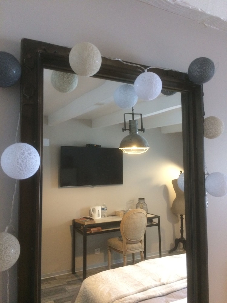 Superior Double Room, Ensuite, Mountain View (Jules Verne ) - Photo 3