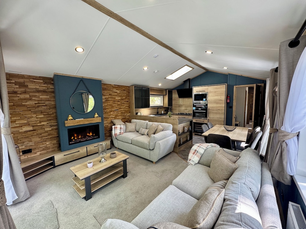 Waterfall Lodge 2 bedroom-No Pets photo 1