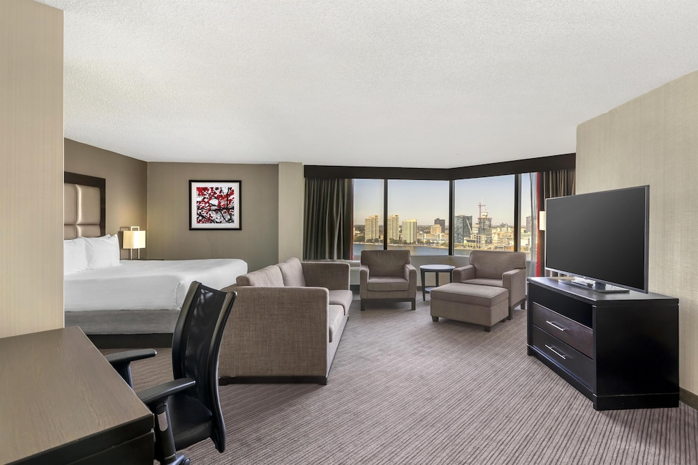 Suite, 1 King Bed, Refrigerator & Microwave, Corner - Photo 2