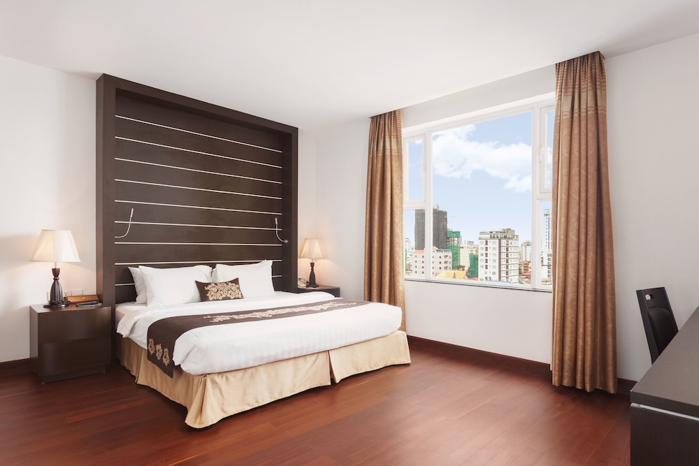 Executive Suite, 1 King Bed, City View photo 1