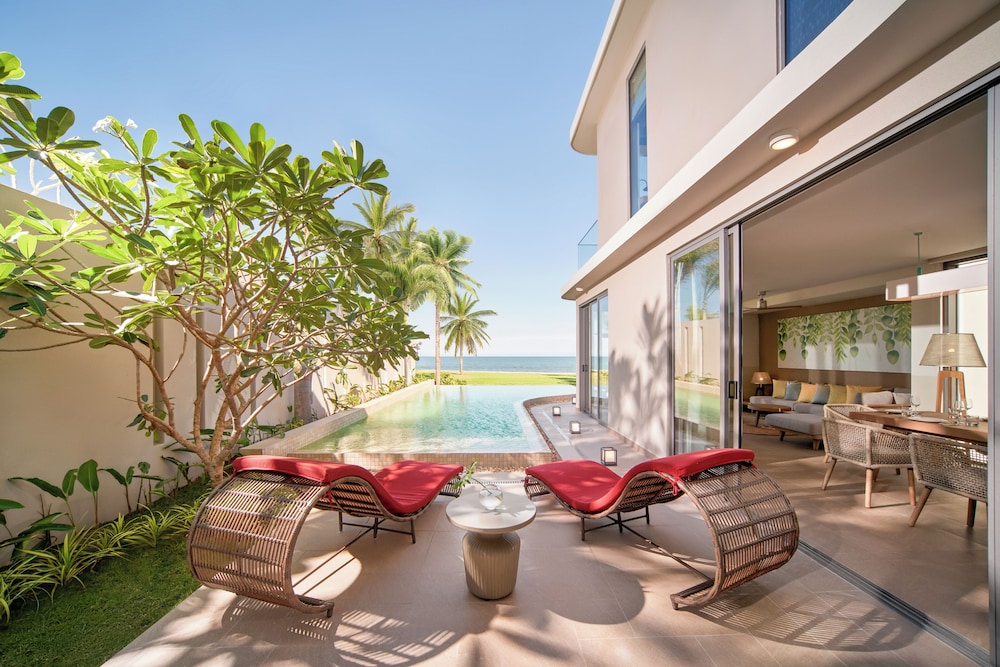 3 Bedroom Oceanfront Pool Villa - Photo 8