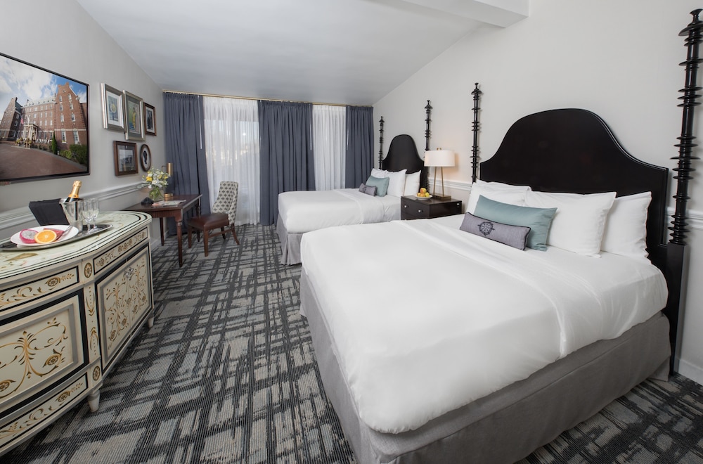 Room, 2 Queens, Newport Guestroom
