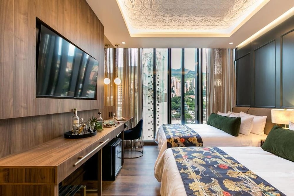 Deluxe Room with 2 Double Beds - High Floor photo 1