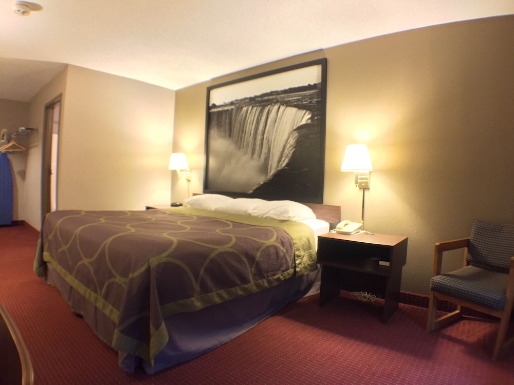Room, 1 King Bed, Accessible, Non Smoking (Mobility/Hearing, Walk-In Shower) - Photo 2