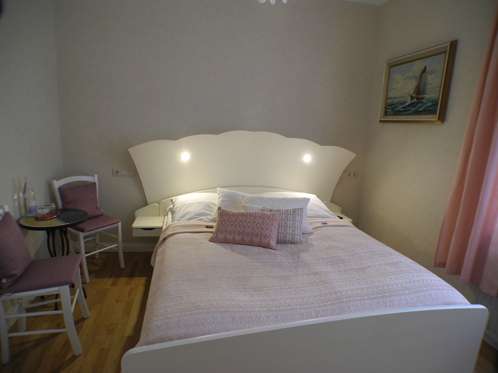 Standard Double Room photo 3