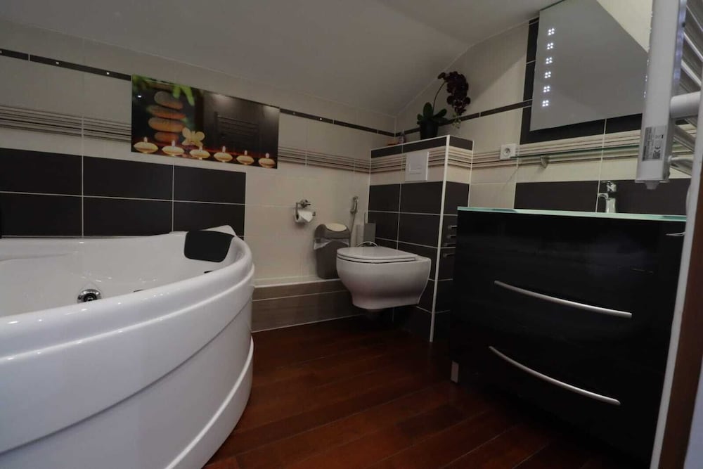 Superior Double Room, Hot Tub - Photo 3