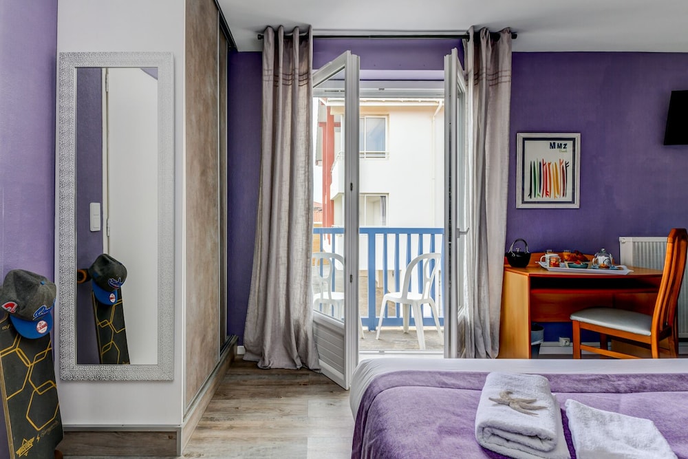 Family Room, City View photo 3