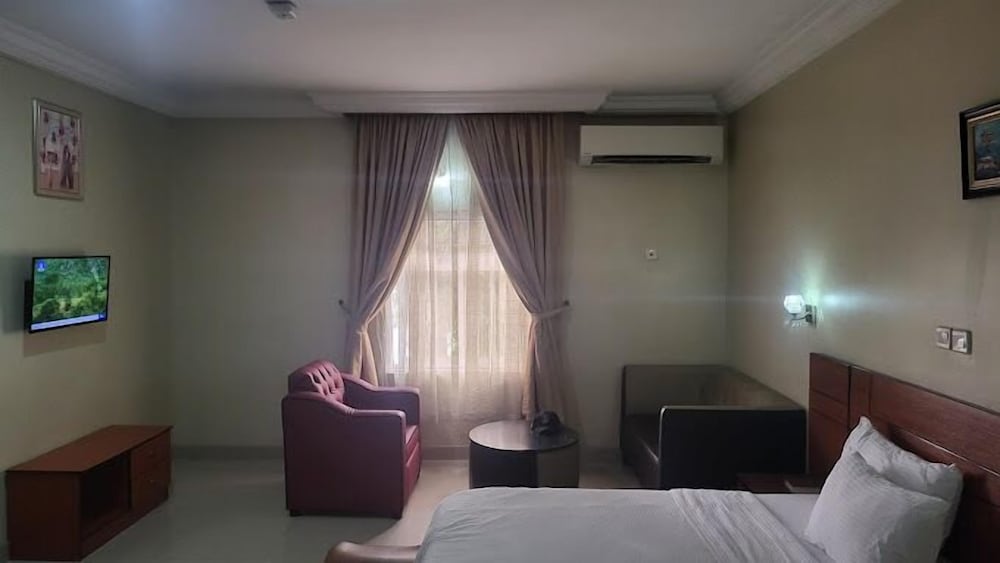 Economy Room, Balcony, City View photo 1