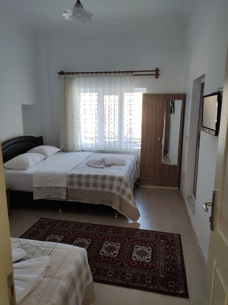 Standard Triple Room photo 2