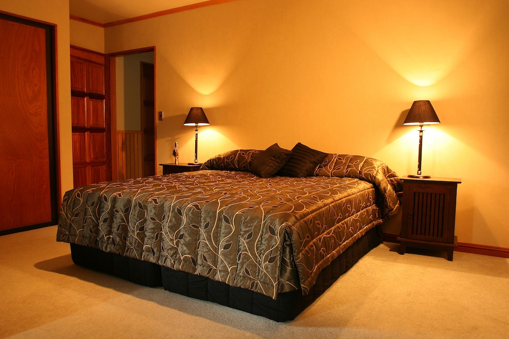 Standard Suite, 1 Bedroom, Non Smoking, Balcony (The Tamarisk Room)