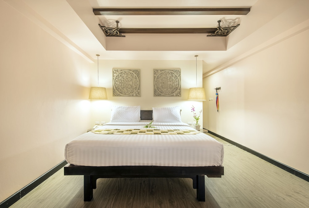 Deluxe Room - Photo 3
