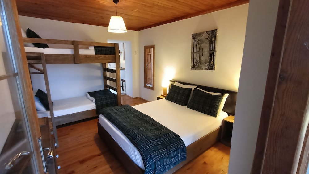 Economy Quadruple Room, Patio, Garden View photo 3