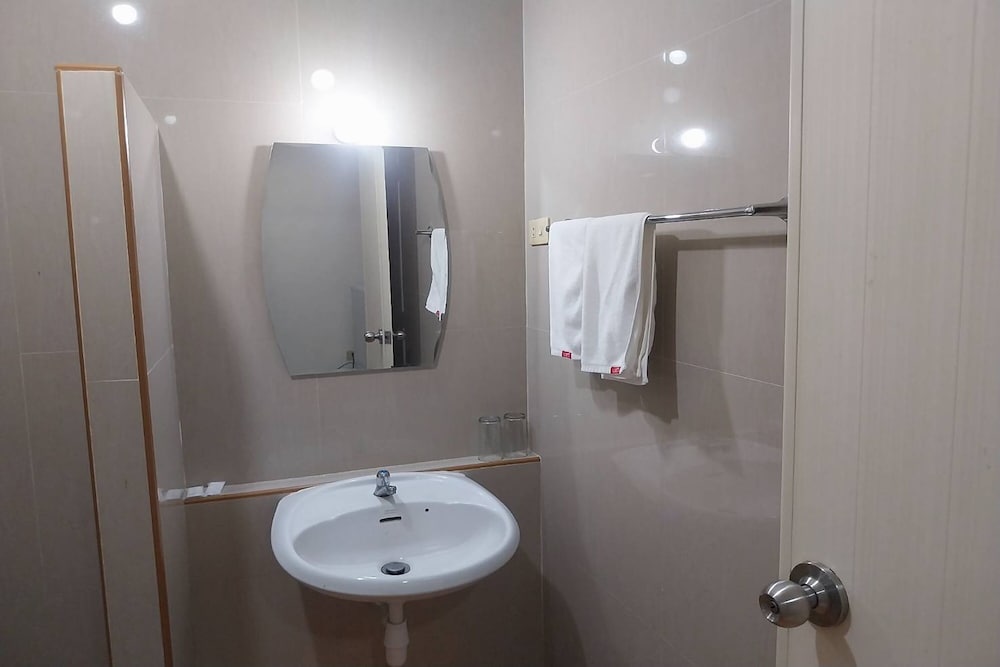 Deluxe Double Room - Photo 23
