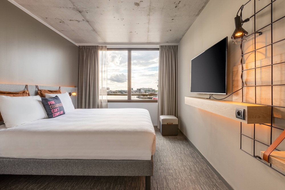 Room, 1 King Bed, Harbor View - Photo 1