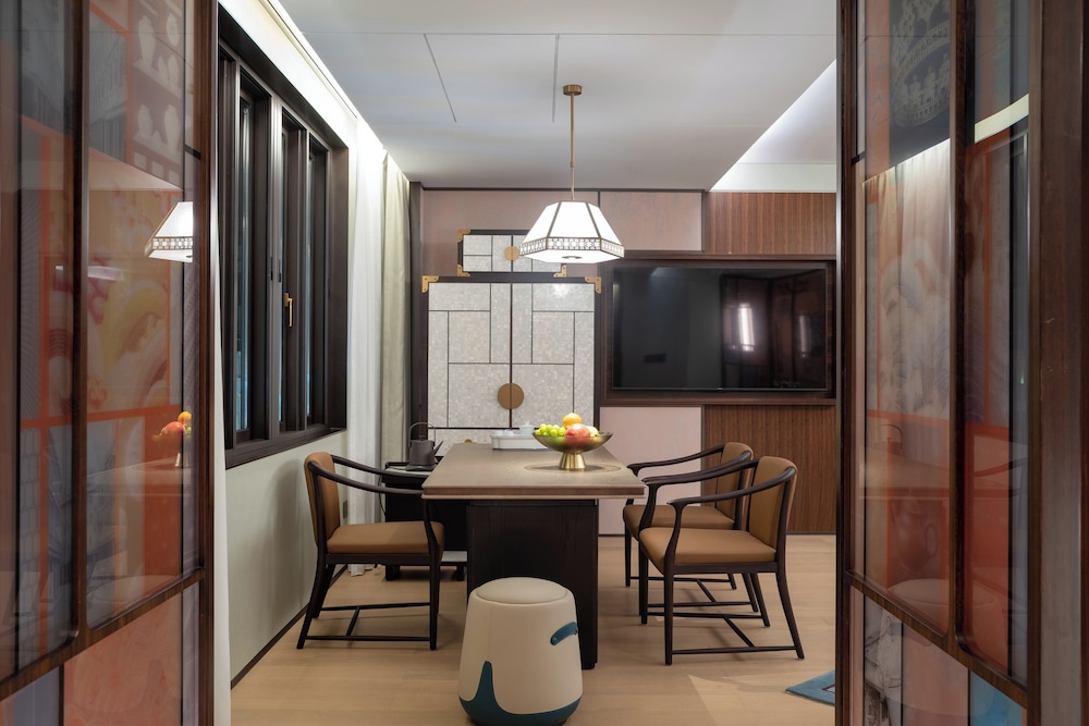 Executive Studio Suite