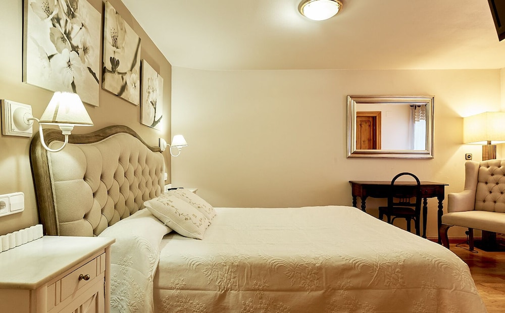Basic Double Room, Balcony (Exterior)
