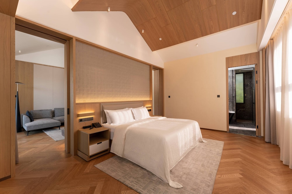 Luxury Double Room, City View
