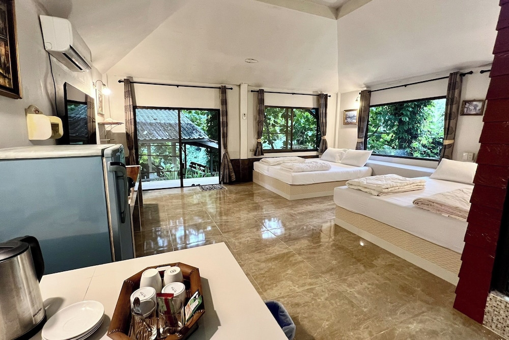 Premium Quadruple Room - Photo 7