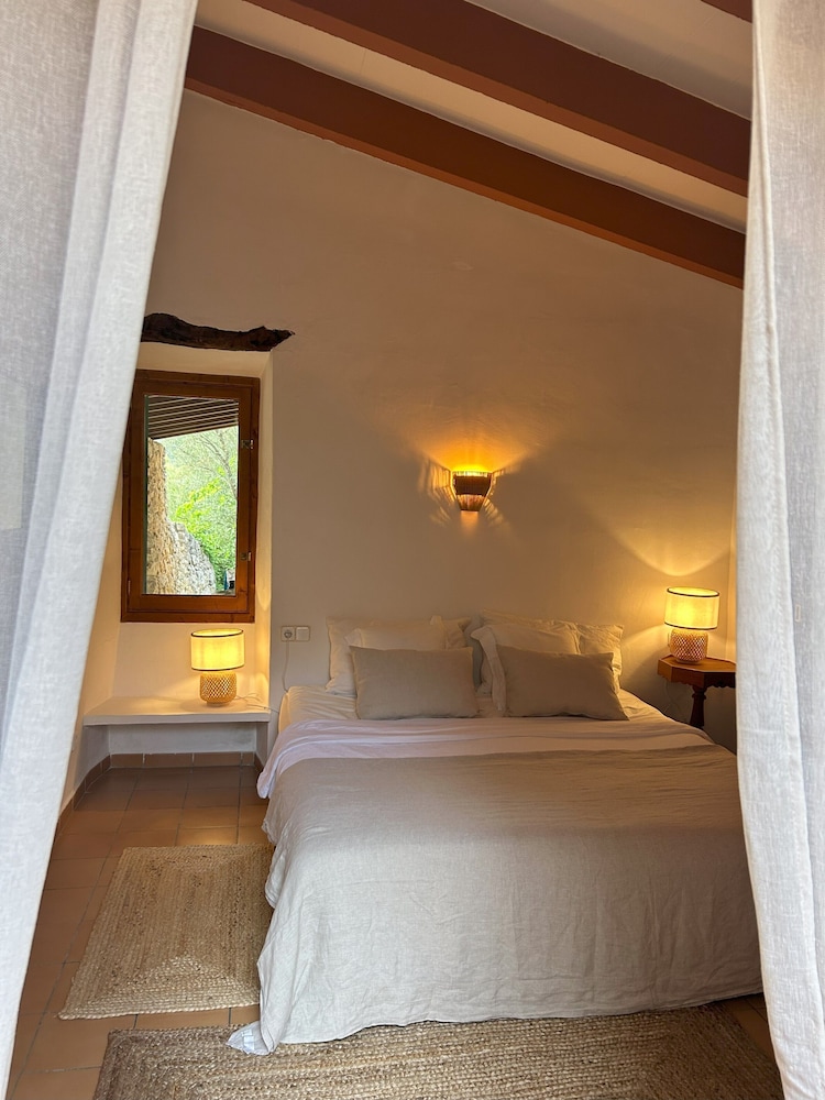 Signature House, 2 Bedrooms, Mountain View
