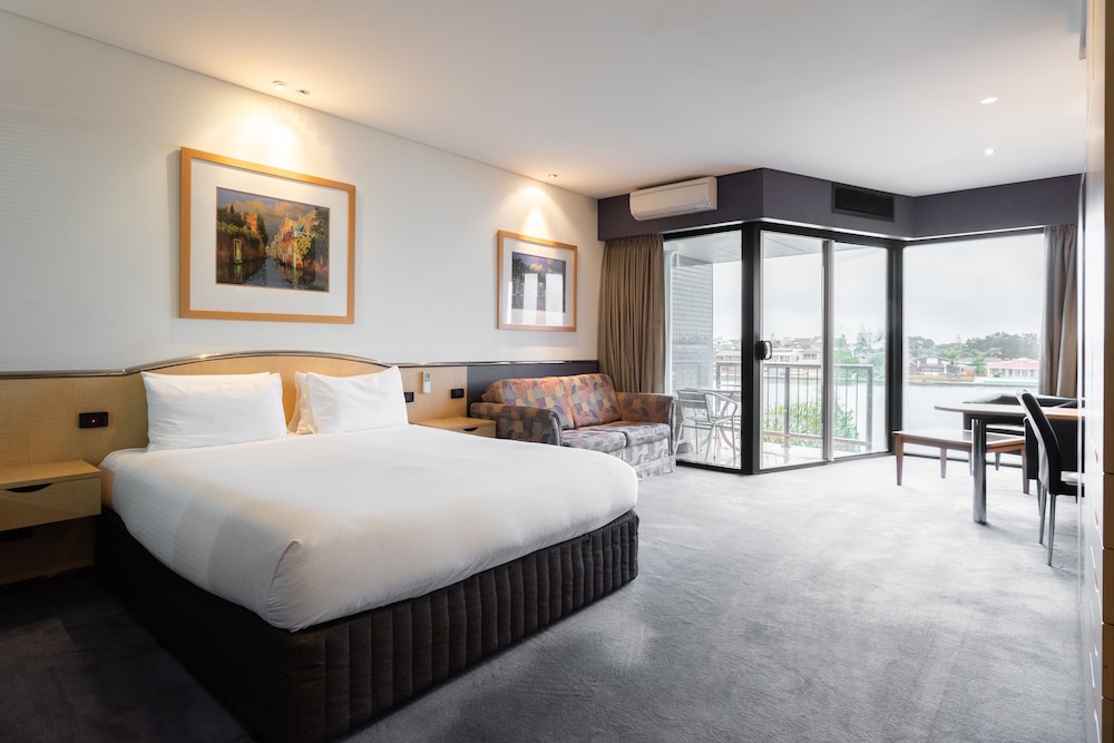 Executive Room, Jetted Tub, Lake View