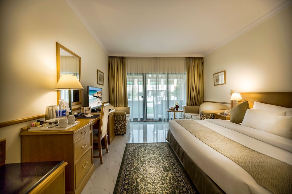 Standard Room, Multiple Beds - Photo 1