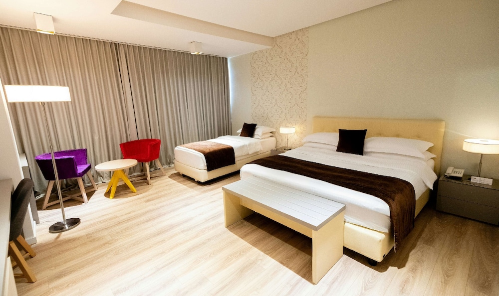 Deluxe Room, 1 Double Bed, Non Smoking, Bathtub (with Sofabed) photo 1