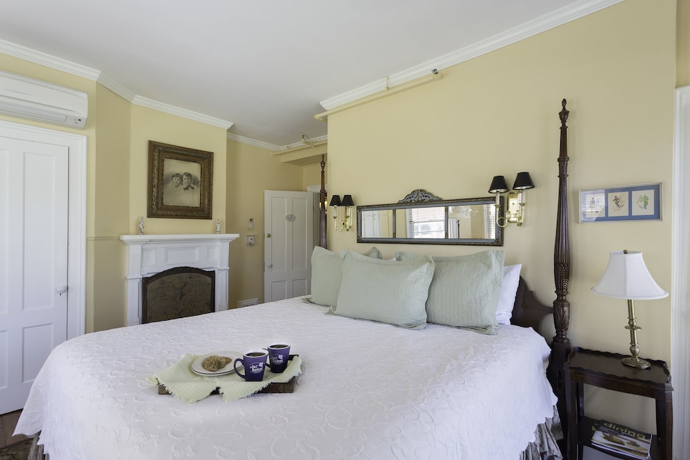 Suite (Primrose)