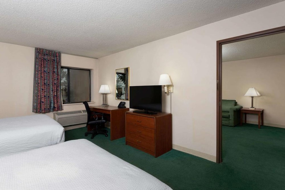 Comfort Room, 2 Queen Beds, Non Smoking - Photo 1