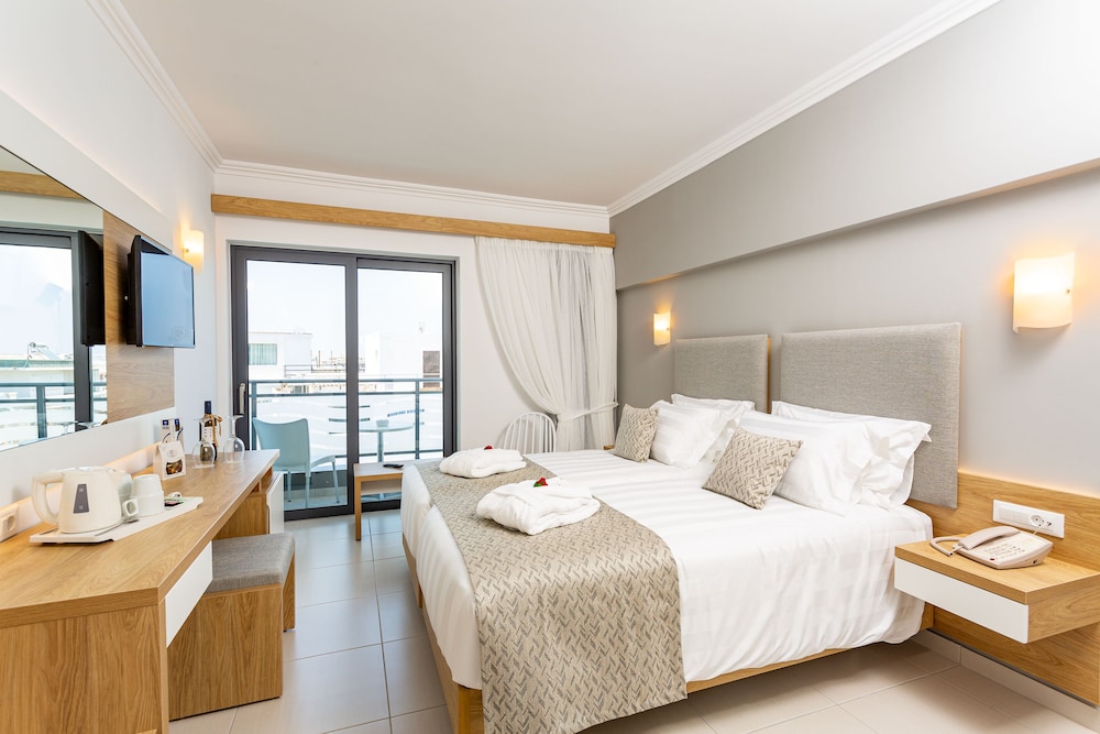 Double or Twin Room, 1 Bedroom - Photo 1
