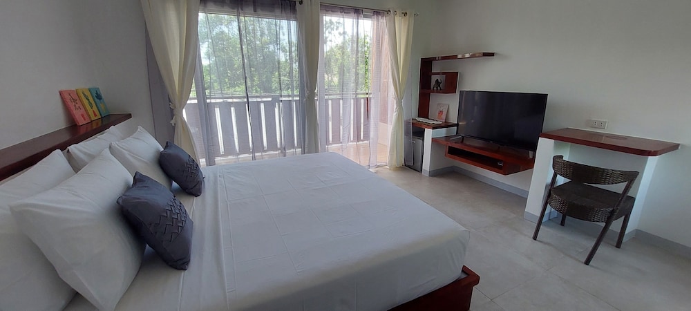 Deluxe Room - Photo 2