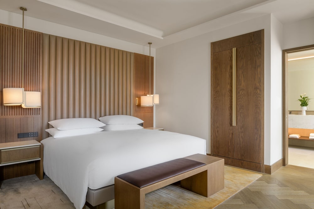 Signature Suite, 1 King Bed, Terrace (View)
