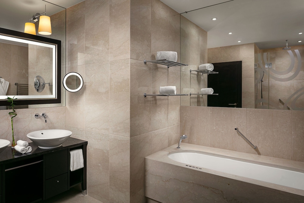 Deluxe Suite, 2 Twin Beds - Photo 6