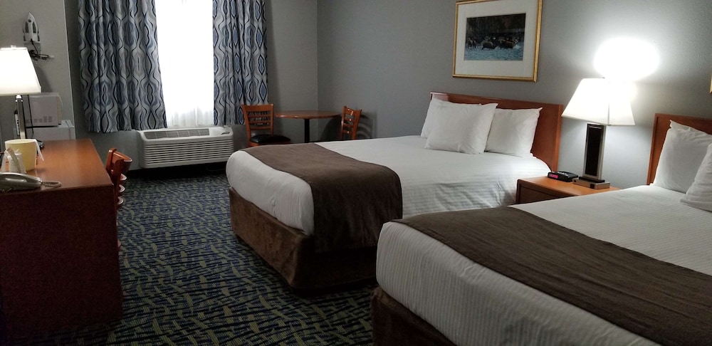 Standard Room, 2 Queen Beds, Non Smoking, Refrigerator & Microwave (Pet Friendly) - Photo 6