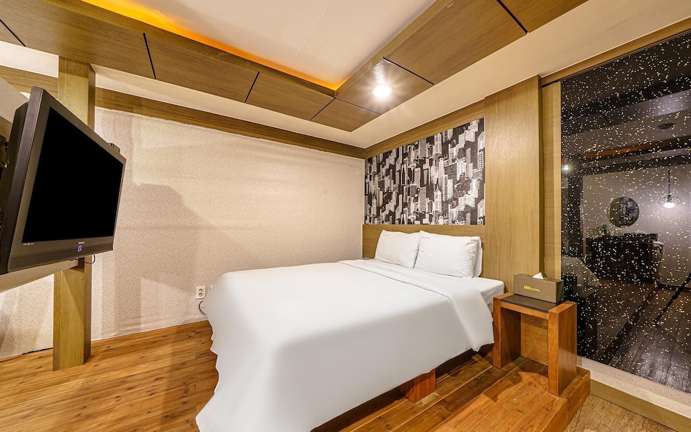 Room (VIP (Netflix Watcha TVing installed /)