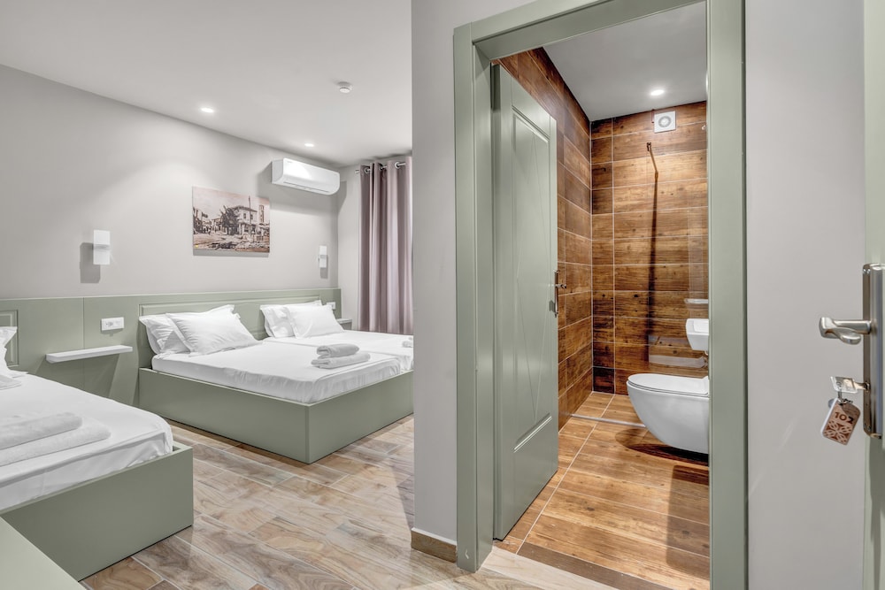 Deluxe Triple Room photo 2