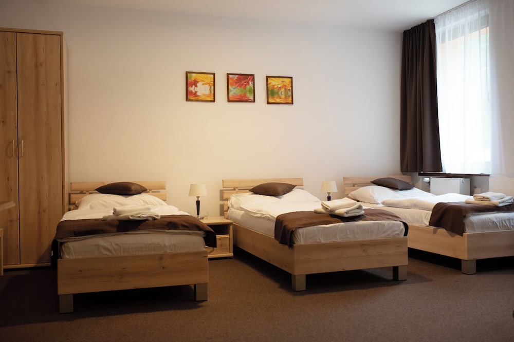 Triple Room, Multiple Beds, Non Smoking photo 1