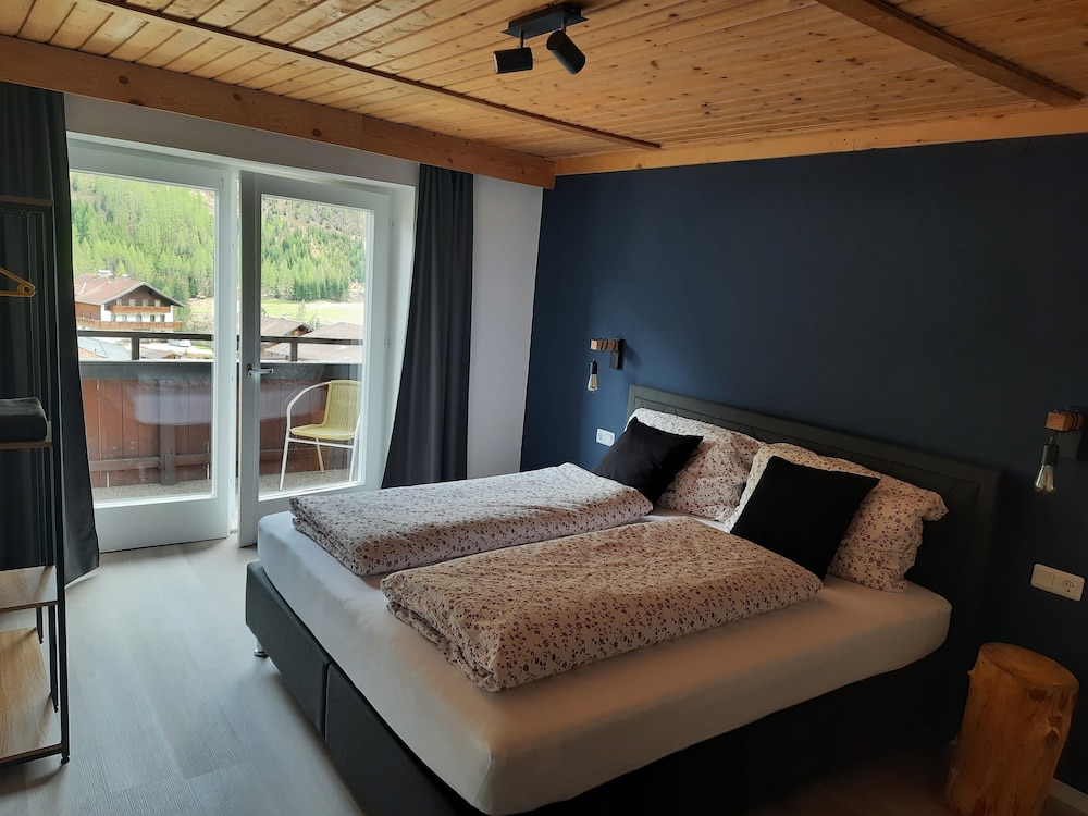 Comfort Apartment, 2 Bedrooms, Balcony, Mountain View photo 1